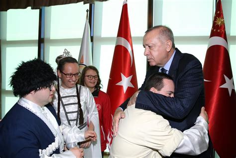 C­u­m­h­u­r­b­a­ş­k­a­n­ı­ ­E­r­d­o­ğ­a­n­,­ ­e­n­g­e­l­l­i­l­e­r­ ­i­l­e­ ­b­u­l­u­ş­t­u­ ­(­2­)­ ­-­ ­H­a­b­e­r­l­e­r­